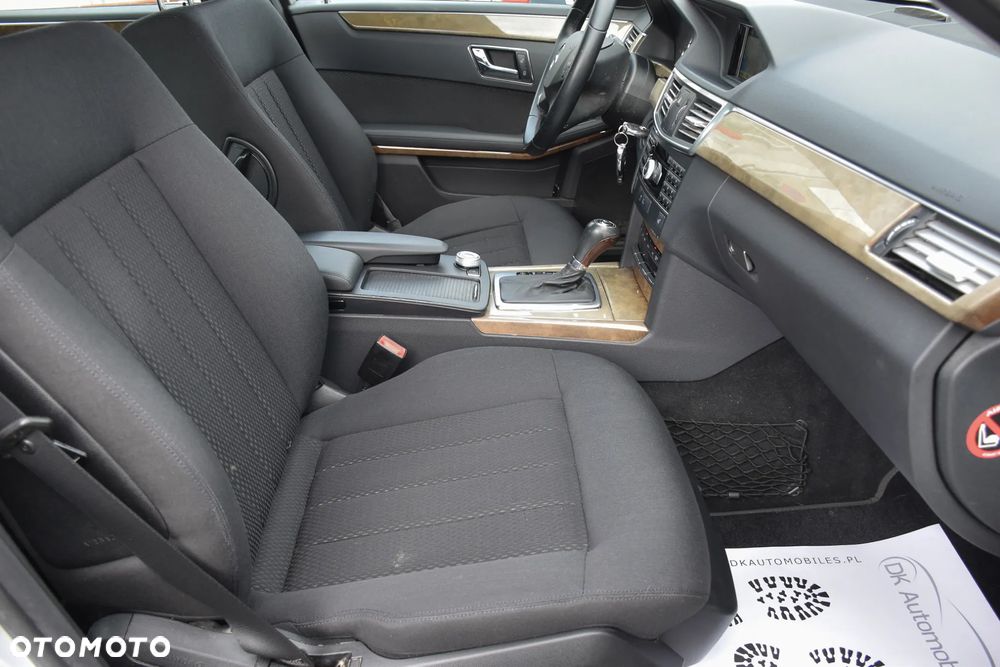 Mercedes-Benz Klasa E 200 BlueEFFICIENCY 7G-TRONIC Elegance - 25