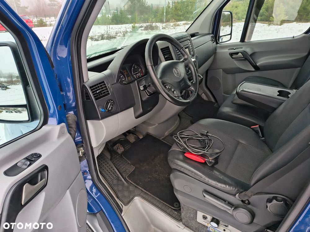 Mercedes-Benz Sprinter - 13