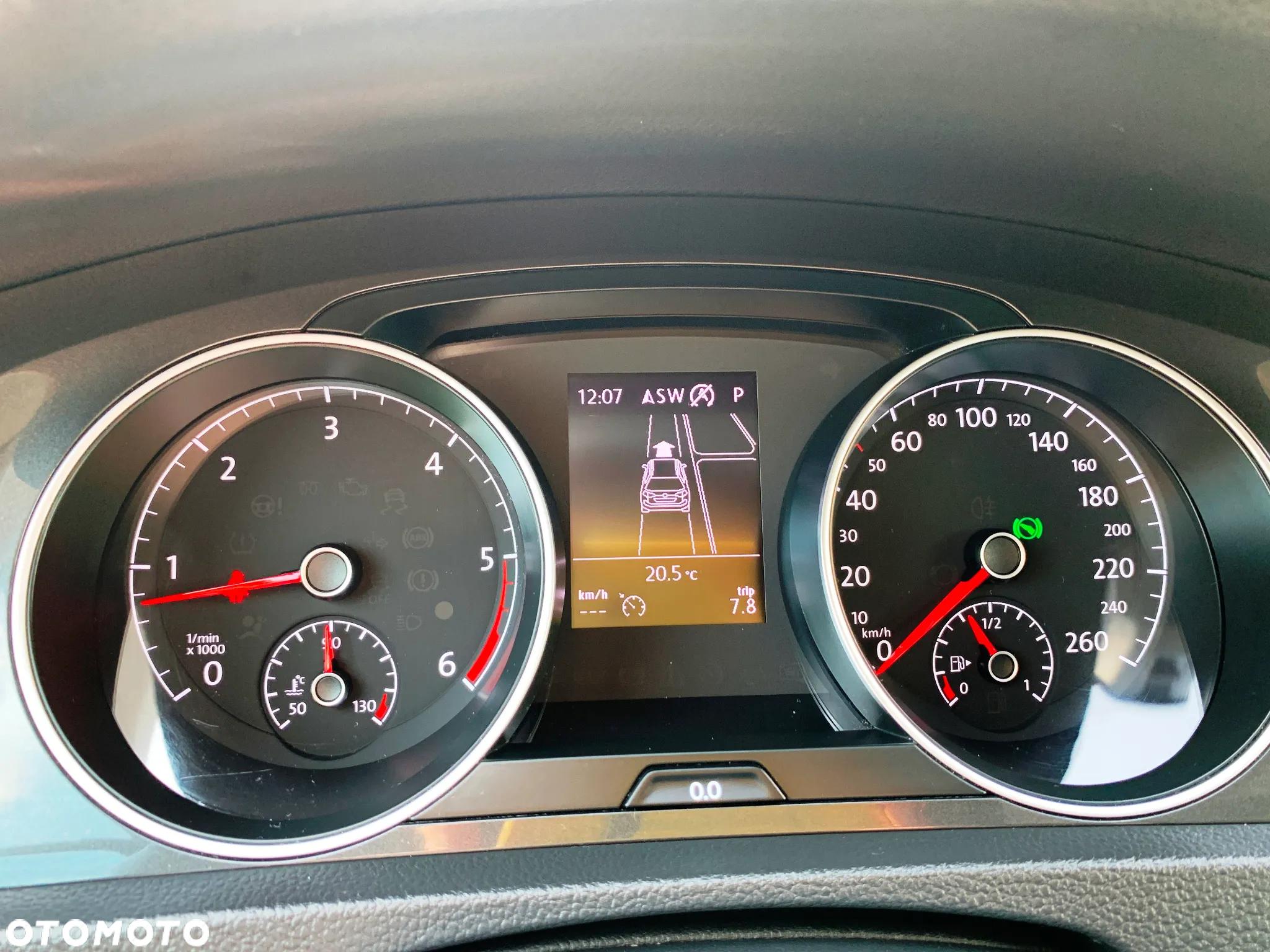 Volkswagen Golf VIII 2.0 TDI R-Line DSG - 21