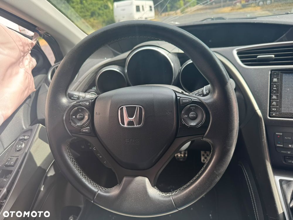 Honda Civic 1.6 i-DTEC Executive Black Edition - 9