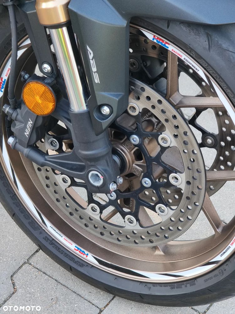 Honda CB - 8