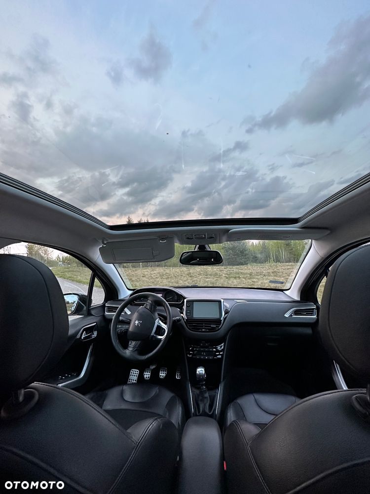 Peugeot 208 ver-1-6-e--hdi-allure-stt - 9