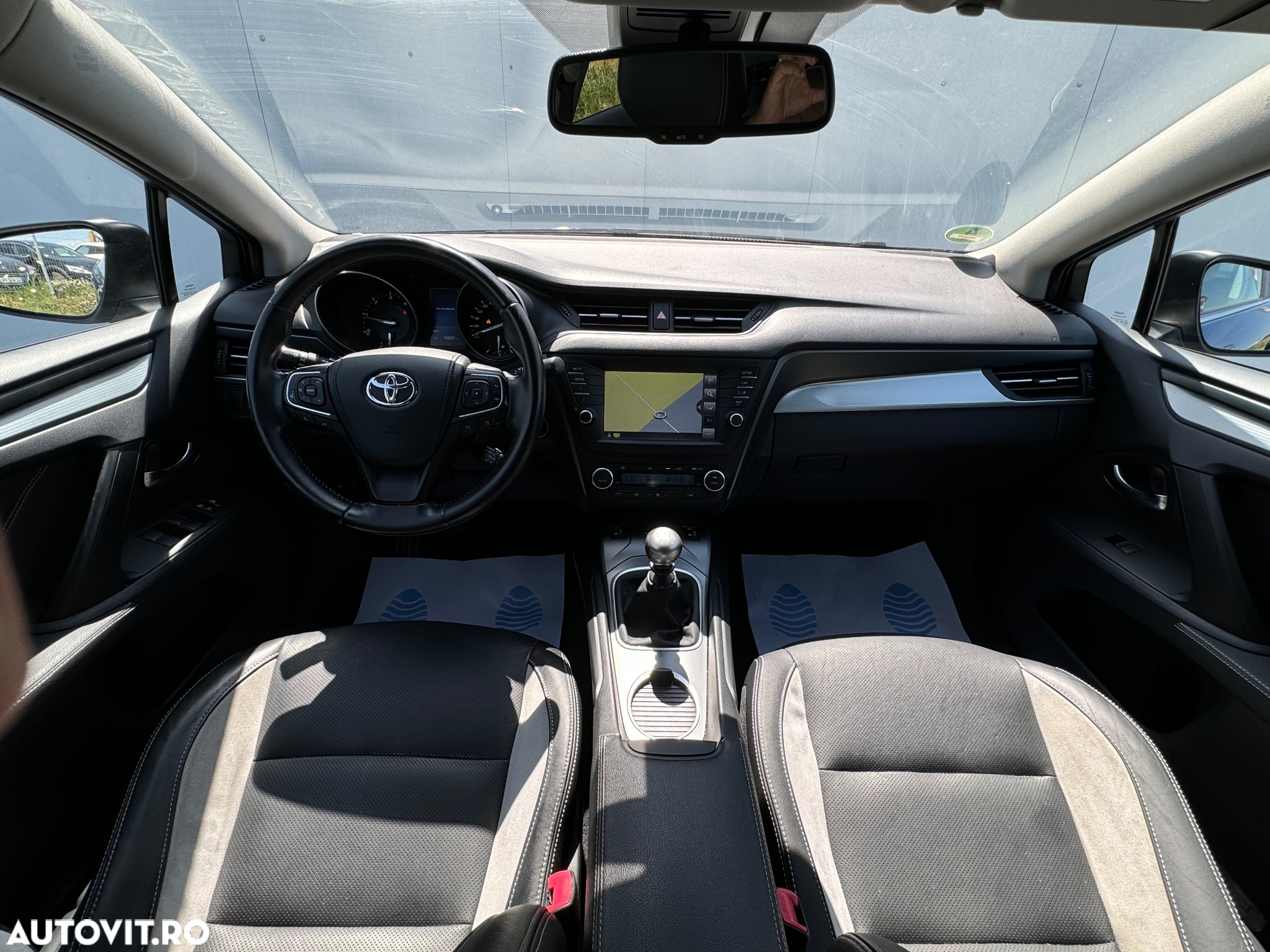 Toyota Avensis 2.0 D-4D Executive - 9