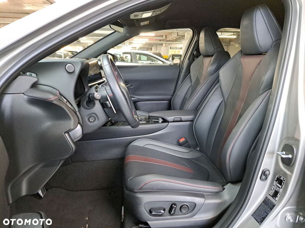 Lexus UX 300h F Sport AWD - 12