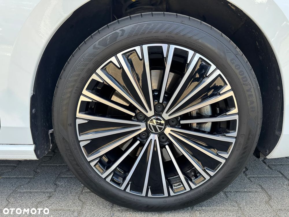 Volkswagen Passat - 11