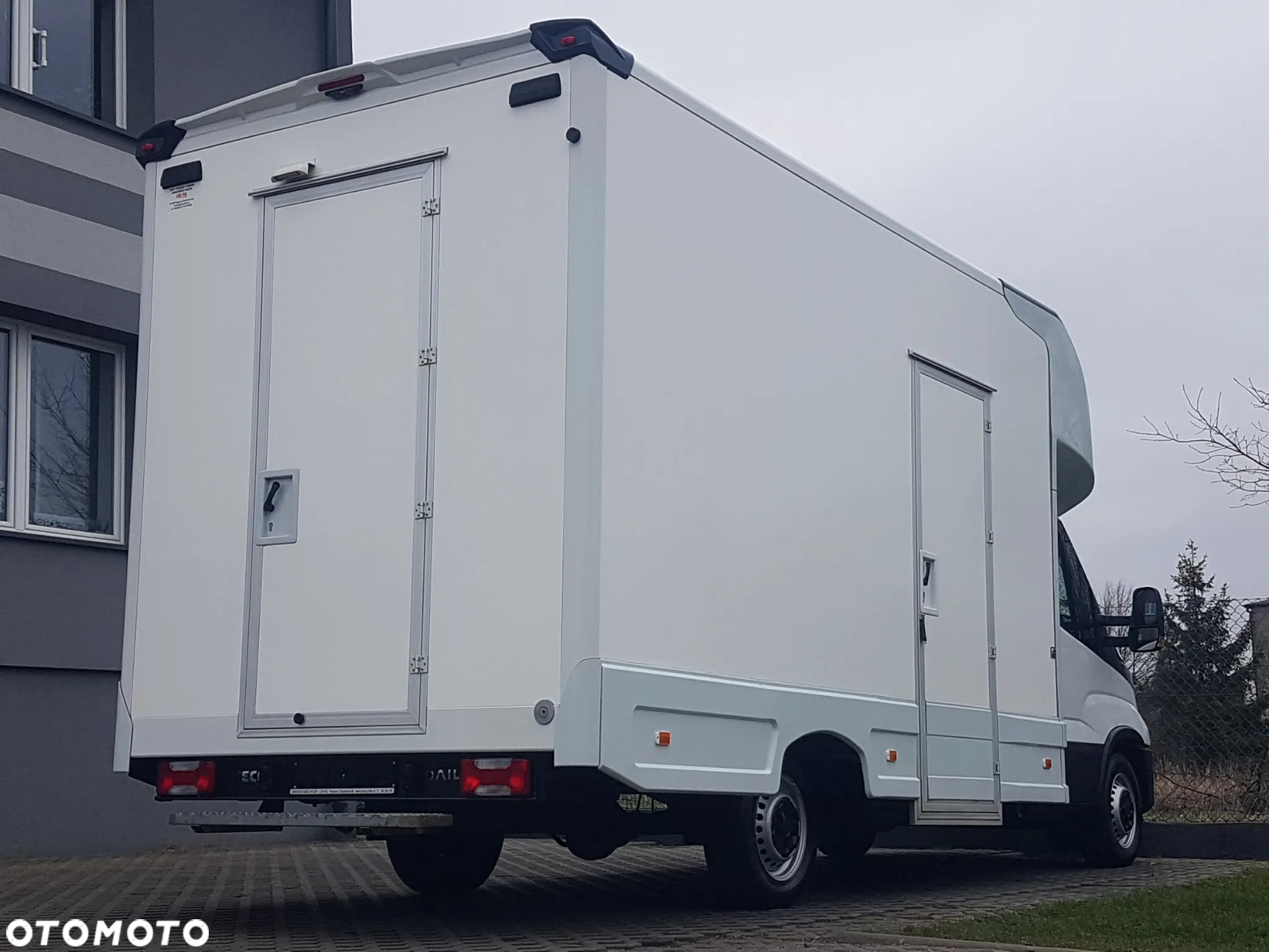 Iveco DAILY KONTENER NISKOPODŁOGOWY 4,43x2,23x2,42 SKLEP BAR FOODTRUCK KAMPER KLIMA - 29