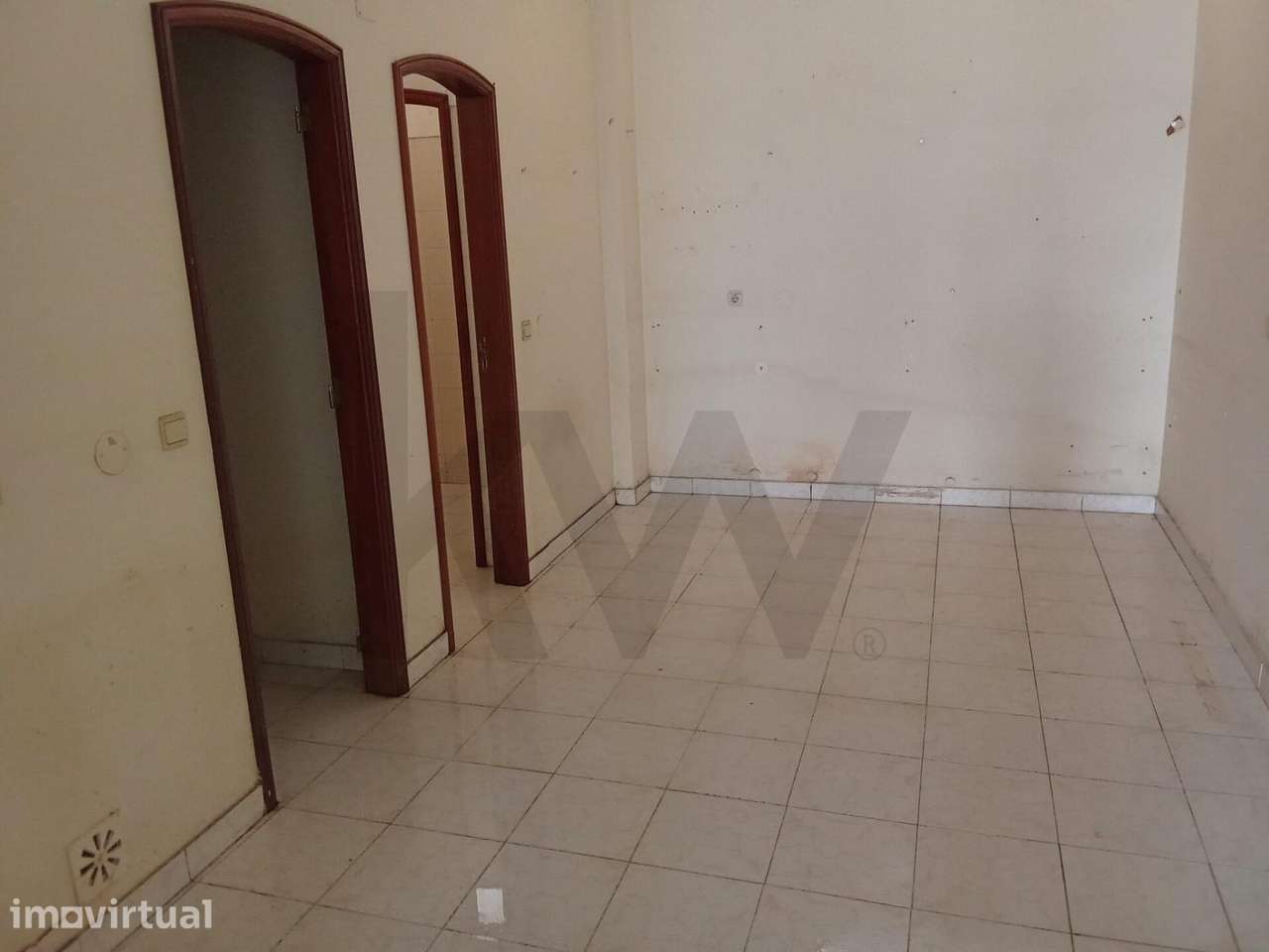 Loja com Elevado Potencial para T1 (Simplex) – Casal do Cotão - Grande imagem: 5/11