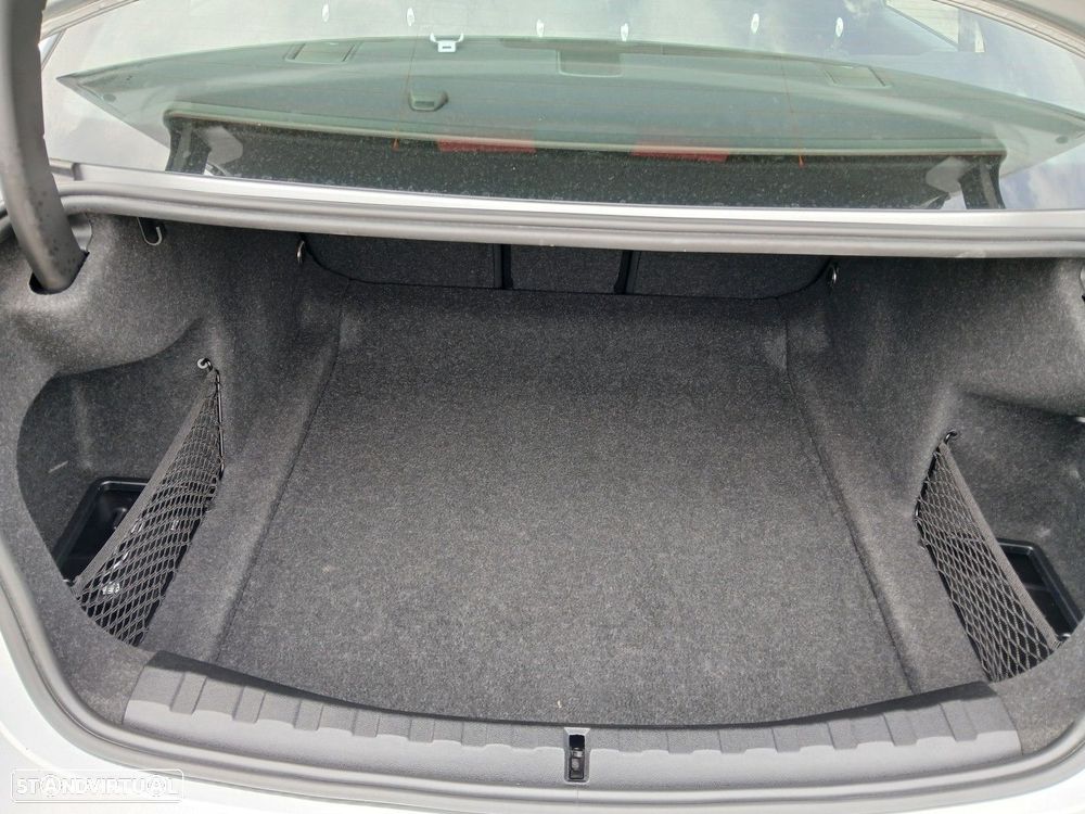 BMW 318 d Auto - 12