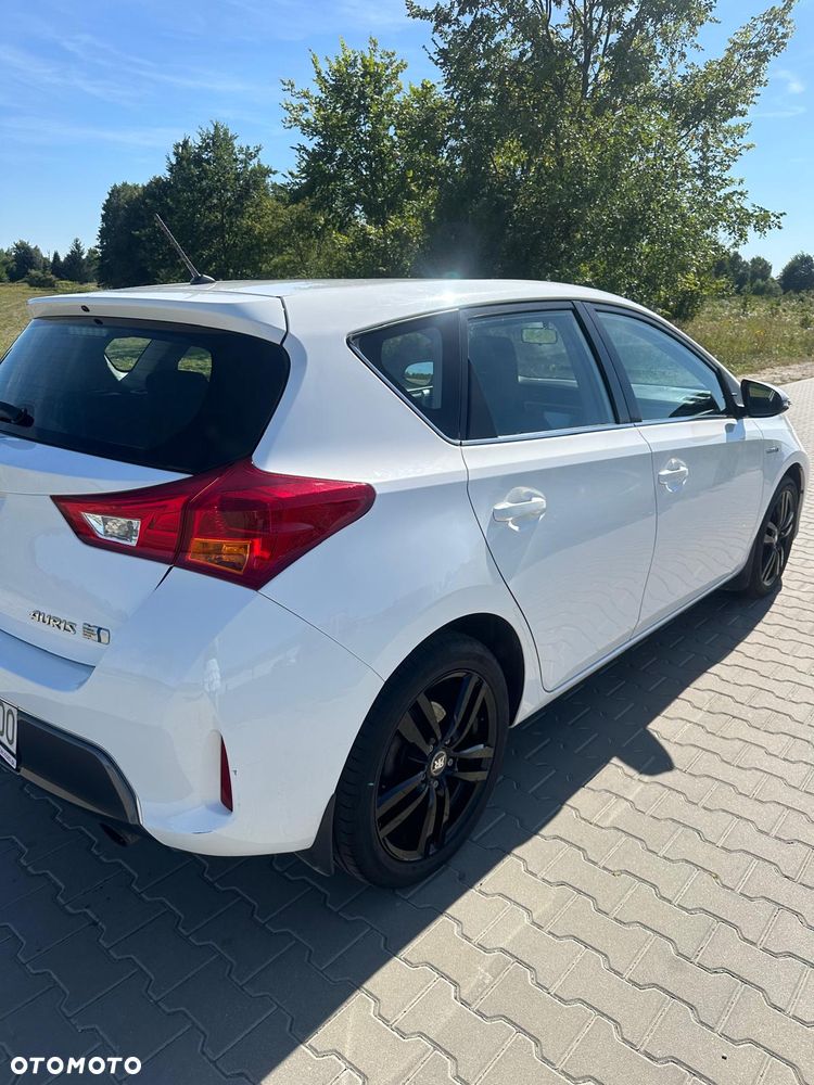 Toyota Auris 1.8 HSD Sol - 11