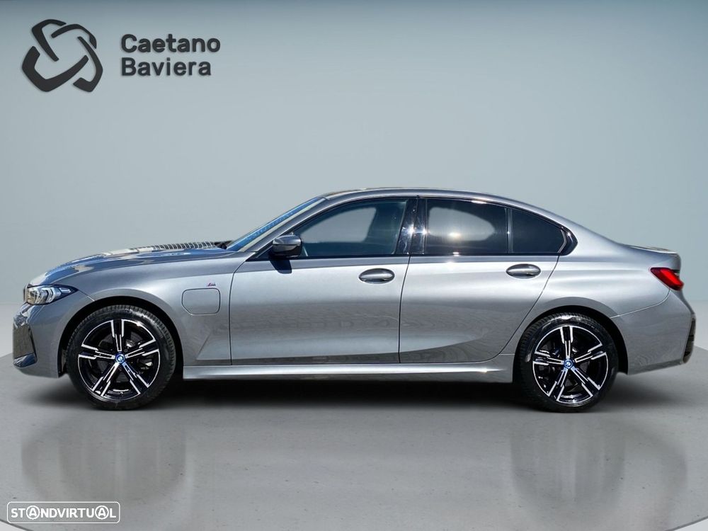 BMW 330 e Pack Desportivo M Auto - 24