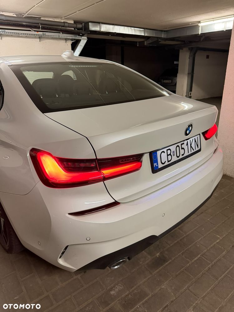 BMW Seria 3 320d M Sport - 9