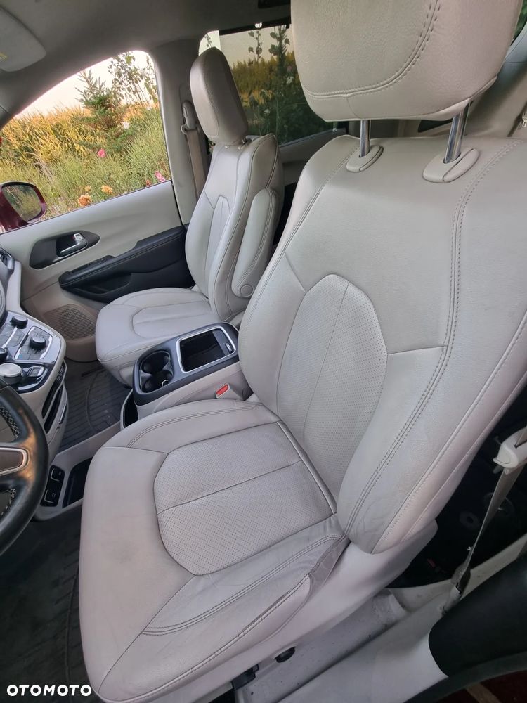 Chrysler Pacifica - 13