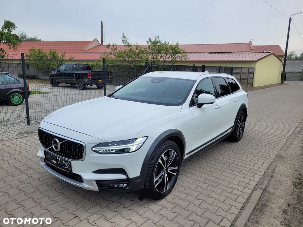 Volvo V90 Cross Country - 1