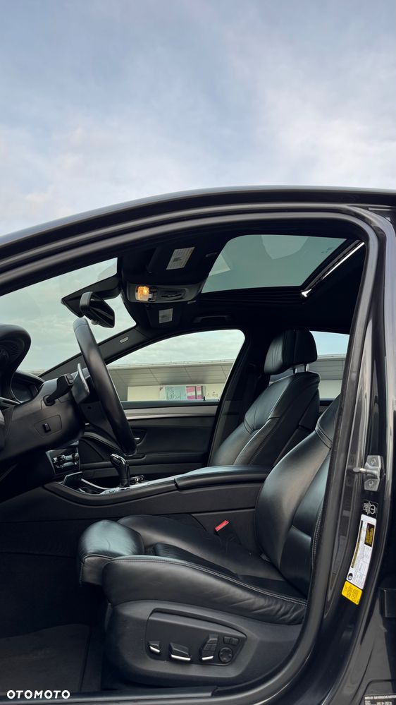 BMW Seria 5 550i - 7