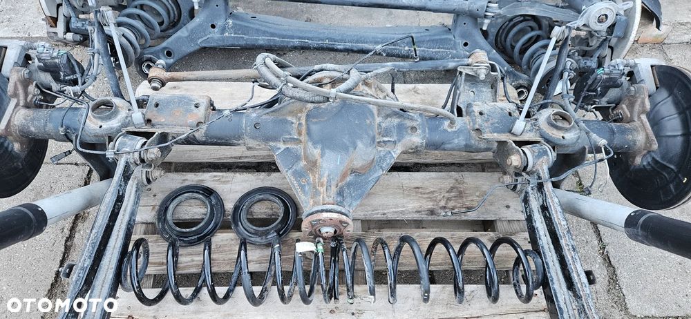 RAM 1500 V 5 2019- 4X4 5.7 HEMI QUAD CAB 1,5 Big Horn Kompletna belka zawieszenia tylnego Most napędowy Dyfer Dyferencjał 68270329AB Zawieszenie tył Wahacze Zacisk hamulcowy przełożenie 3.92 - 5