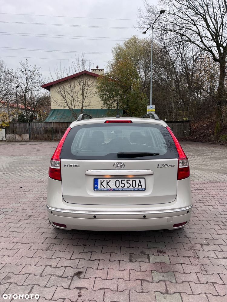 Hyundai i30 1.6 Comfort EU5 - 6