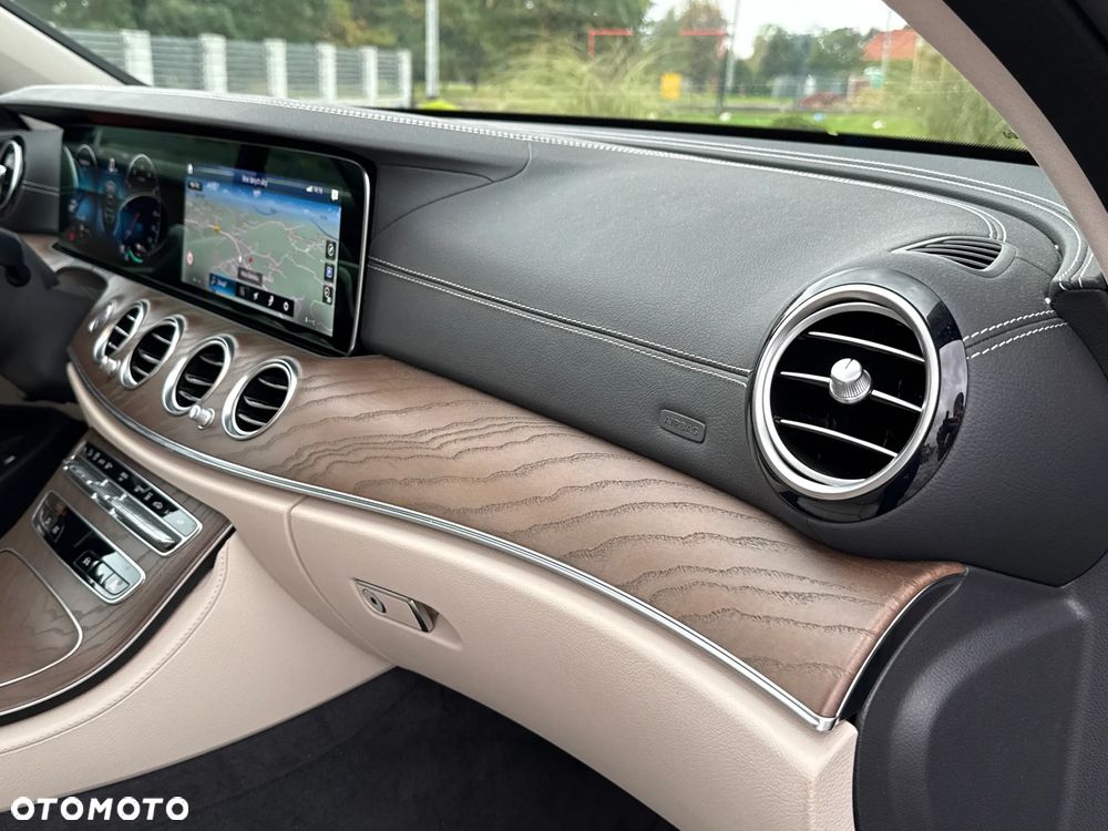 Mercedes-Benz Klasa E 300 Exclusive - 27