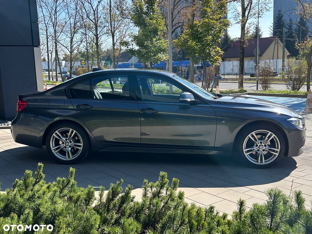 BMW Seria 3 320i xDrive M Sport - 17