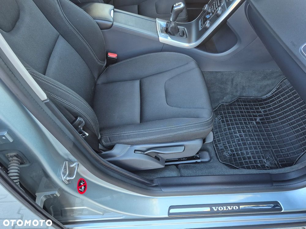 Volvo V60 D2 Drive-E Momentum - 23