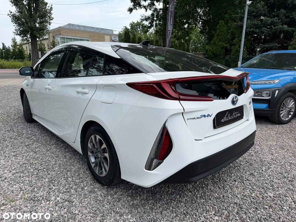 Toyota Prius (Hybrid) Life - 4