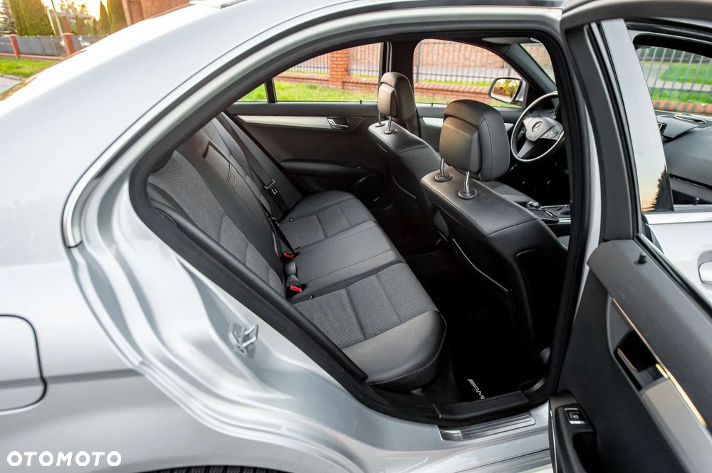 Mercedes-Benz Klasa C 200 7G-TRONIC Avantgarde Edition - 23