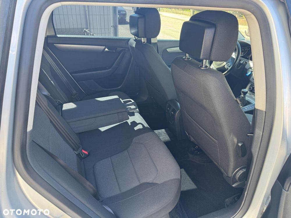 Volkswagen Passat 1.6 TDI Comfortline - 11