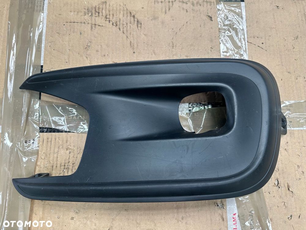 kratka ramka zderzaka halogenu prawa citroen c4 picasso ii 2 9814362780 - 1
