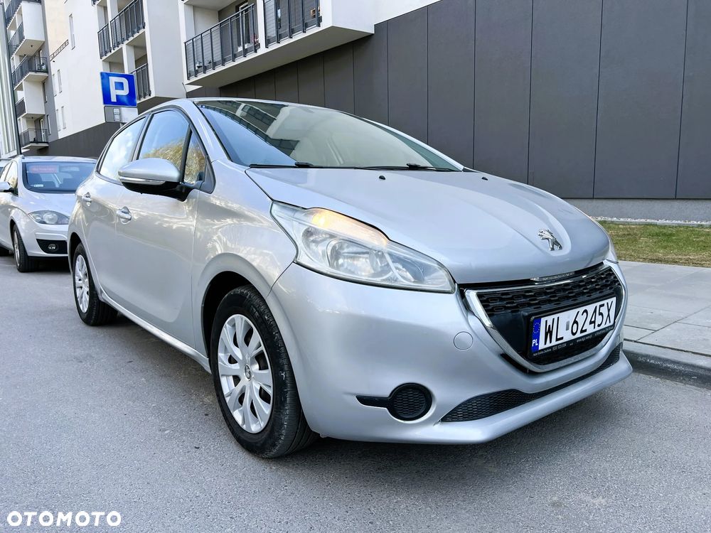 Peugeot 208 - 1