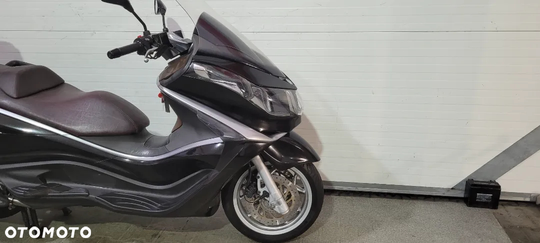 Piaggio X10 - 17