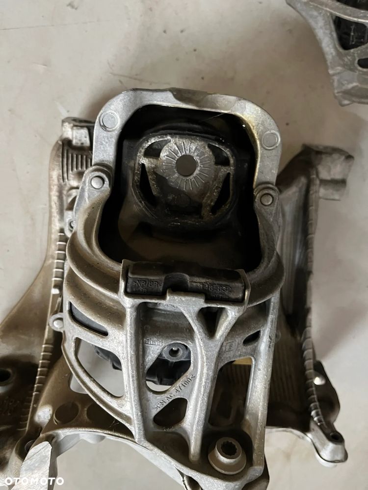 AUDI A4 B9 ŁAPA PODPORA WSPORNIK SILNIKA 8W0399295E 8w0399296E - 5