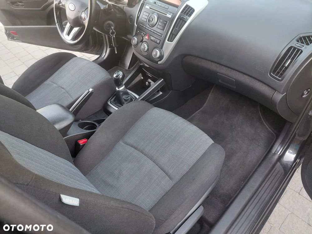 Kia Ceed - 13