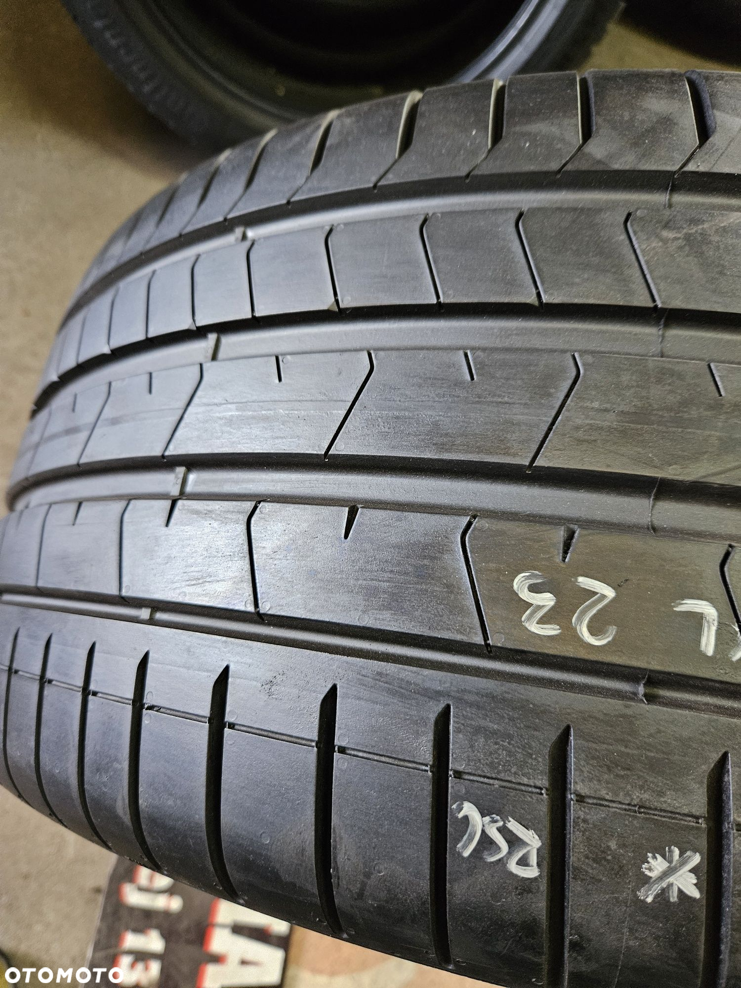 opona używana 275/35R20 Pirelli PZERO TM RSC RUNFLAT - 2