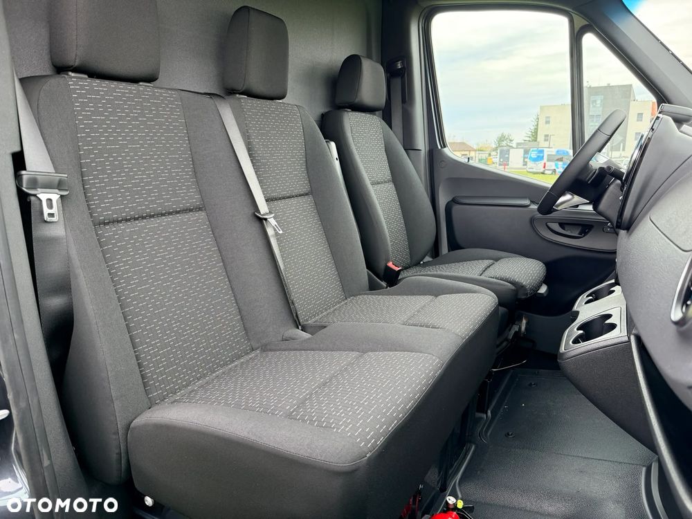 Mercedes-Benz Sprinter - 16