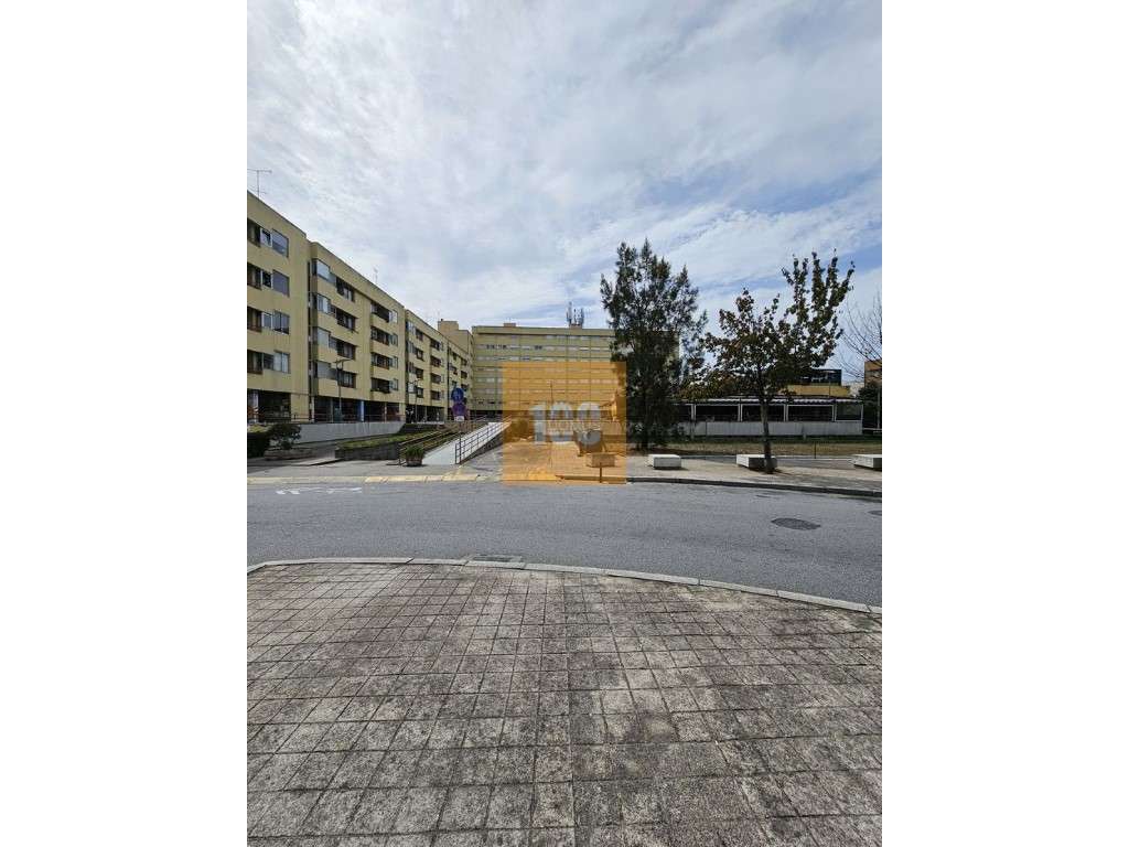 Lugar de estacionamento em S. Mamede Infesta - Grande imagem: 4/16