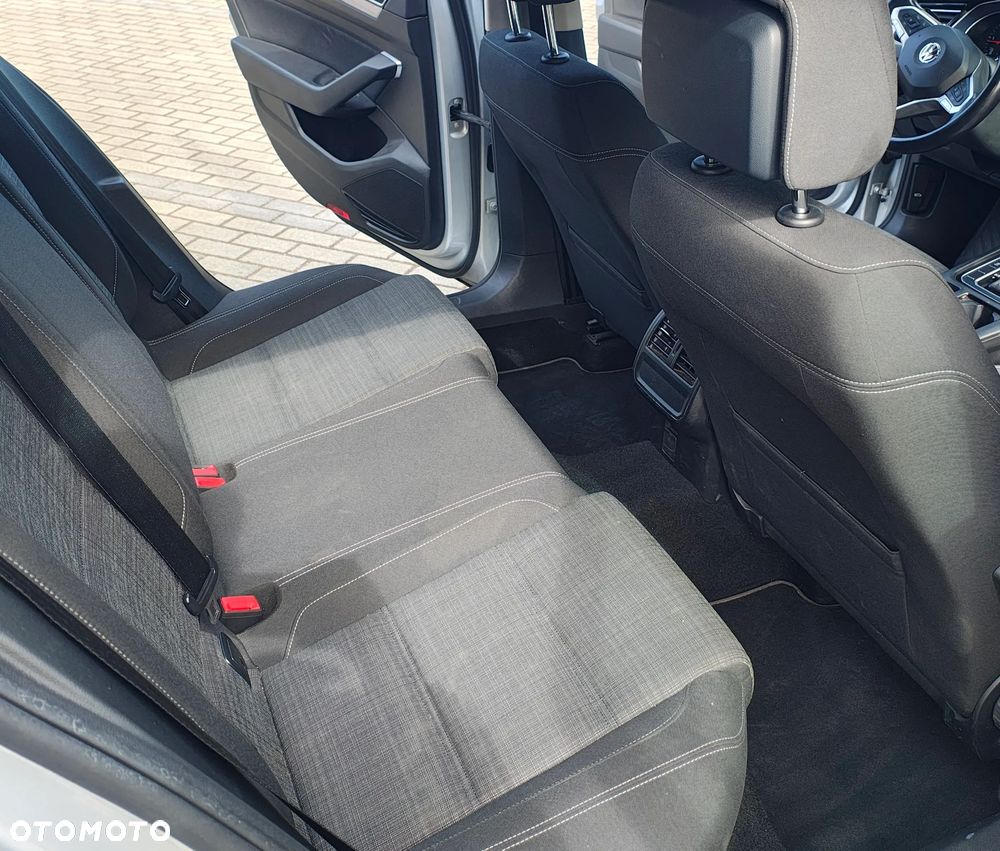 Volkswagen Passat 2.0 TDI Business DSG - 32