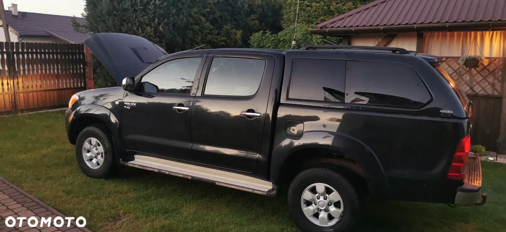 Toyota Hilux 2.5 D-4D DLX + - 8