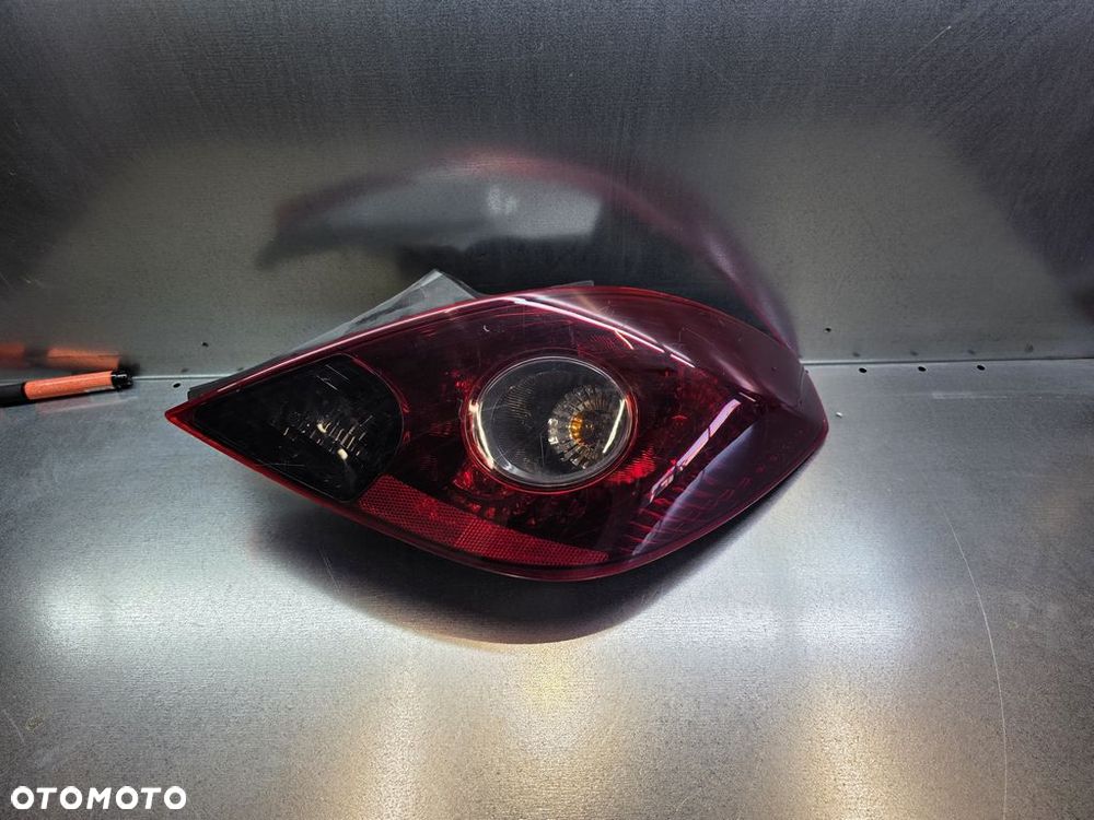 OPEL CORSA D 3D LAMPA TYLNA PRAWA DYMIONA EU - 1
