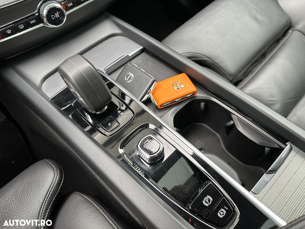 Volvo XC 60 B4 D Ultimate Dark - 18