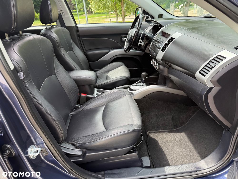 Mitsubishi Outlander 2.4 4WD CVT Intense - 28