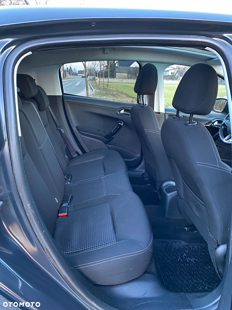 Peugeot 208 - 12
