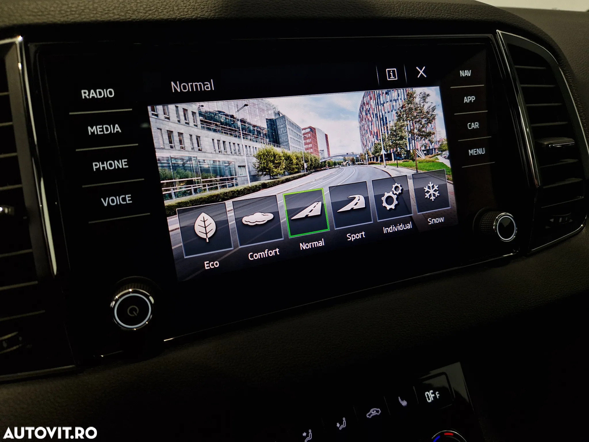 Skoda Karoq 2.0 TSI 4X4 DSG Sportline - 26