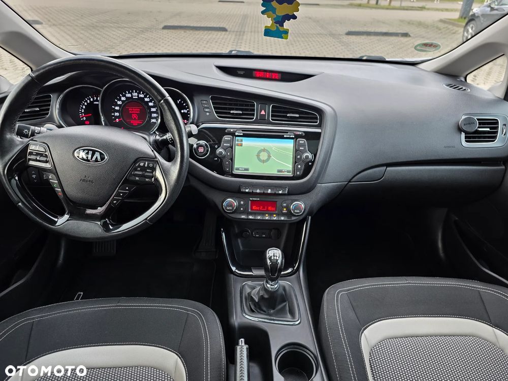Kia Ceed - 11