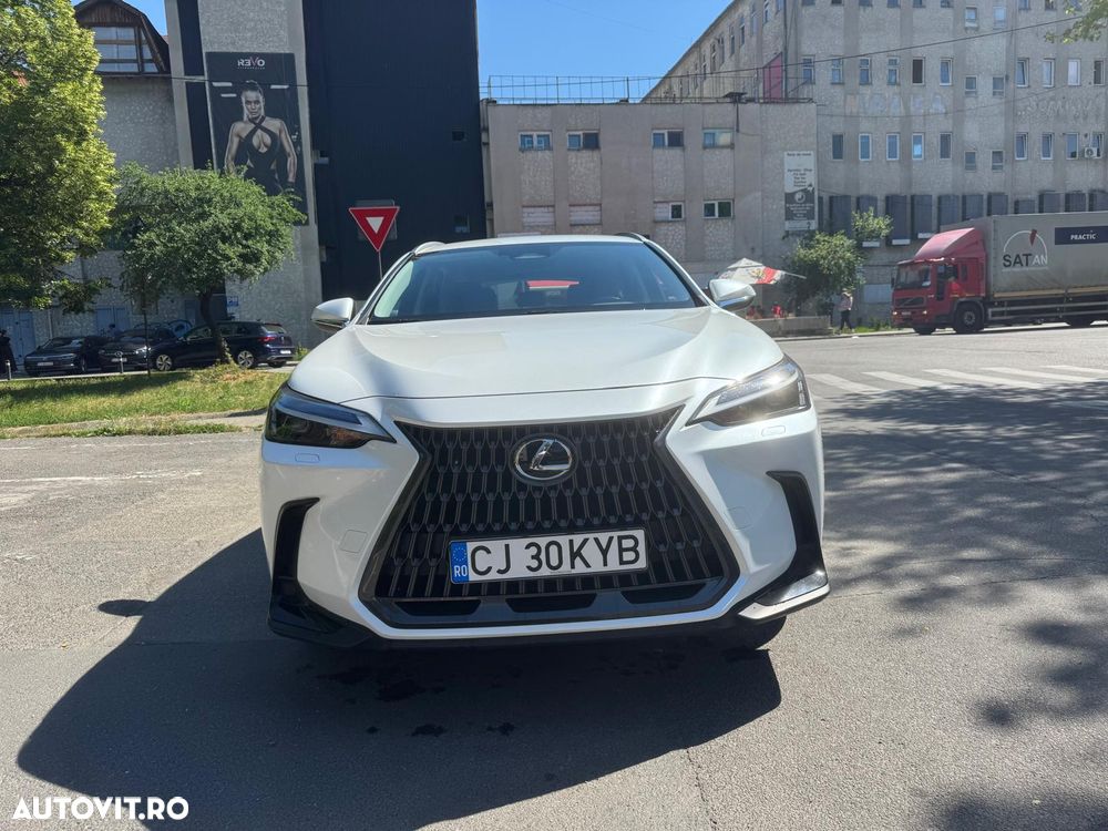 Lexus Seria NX 350h - 3