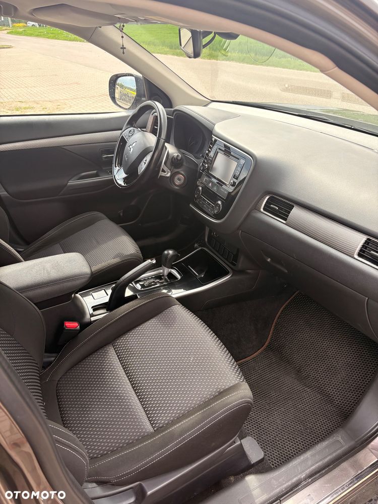 Mitsubishi Outlander 2.0 Intense + 4WD CVT - 8