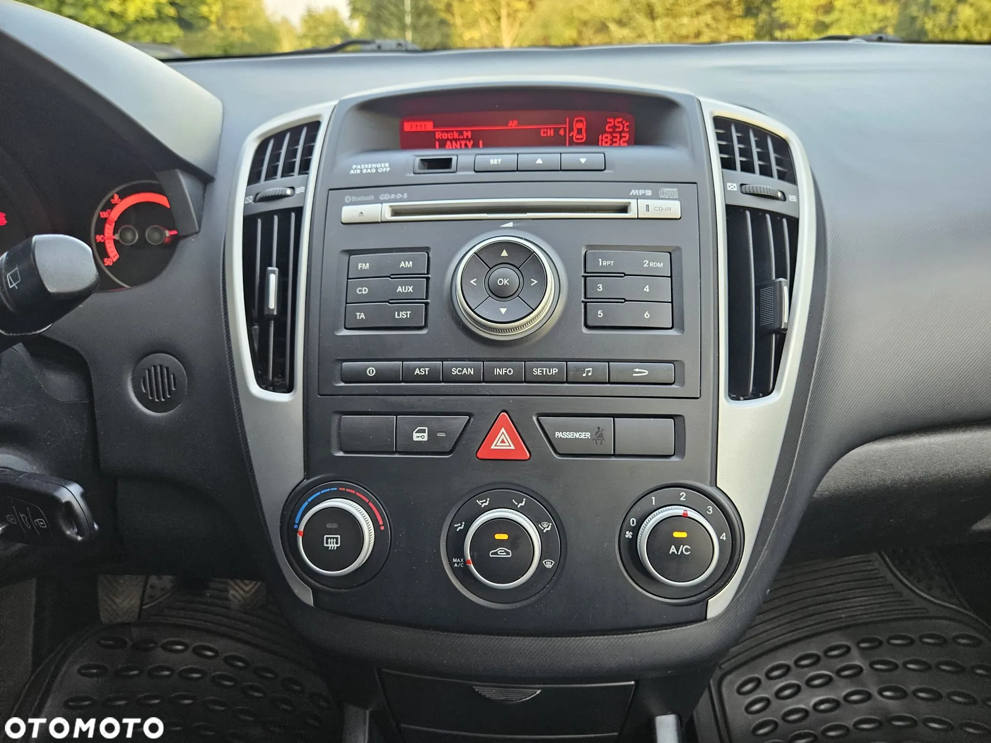 Kia Ceed 1.4 CVVT SW Dream-Team Edition - 37
