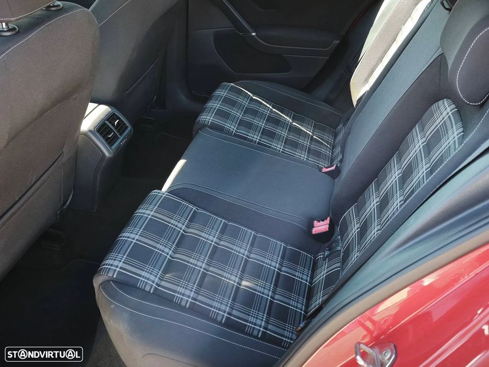 VW Golf 2.0 TDI GTD DSG - 9