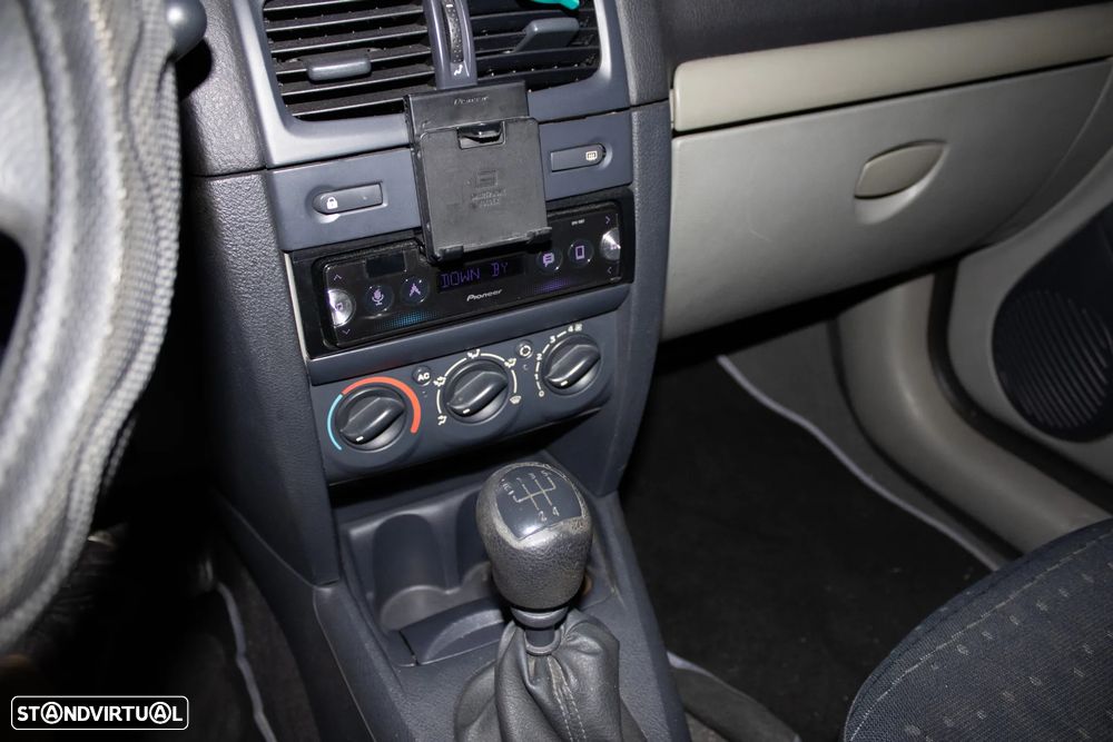 Renault Clio 1.2 16V Best Years - 24