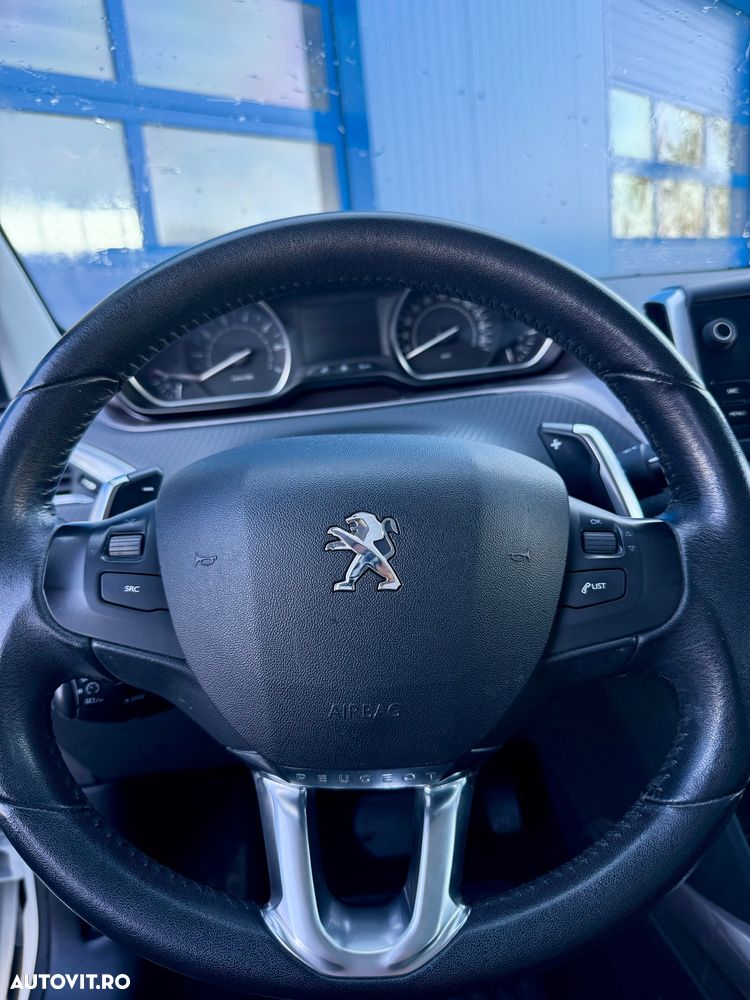 Peugeot 2008 PureTech 110 GPF Stop&Start EAT6 Style - 6