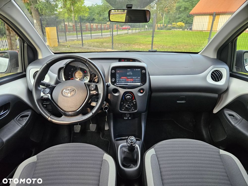 Toyota Aygo x-play - 15
