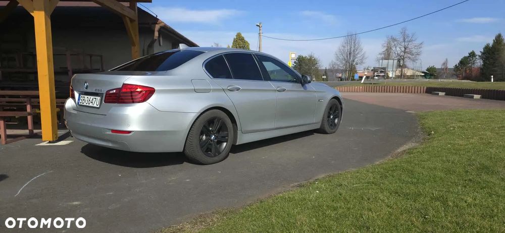 BMW Seria 5 528i Luxury Line - 9